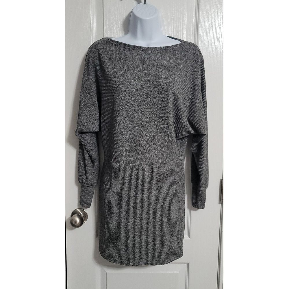 Super Cute Gray Top from Buckle size Medium